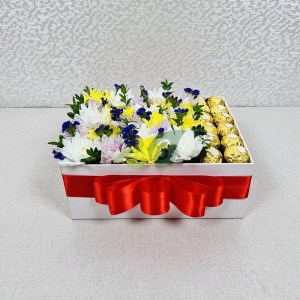 Цветы в коробке, композиция Моей милашке